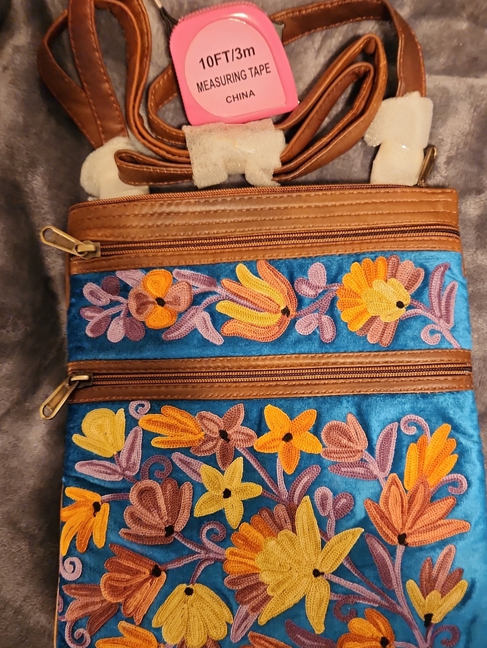 🔥Crossbody Bag, Beautifully Embroidered Velvet & Leather, Padded Shoulder - Picture 3 of 3